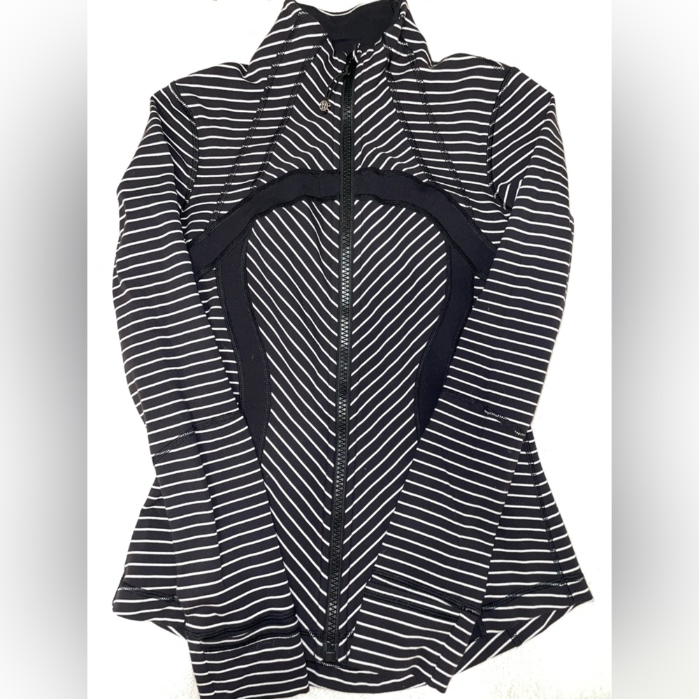 Lululemon Define Jacket. Regular Length. Barely Worn. Size 6.